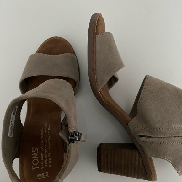TOMS Women's Suede Nude, 6.5 size, worn once - Picture 3 of 6